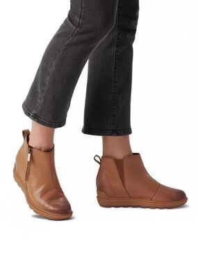 SOREL Evie Il Zip Leather color Velvet Tan women size 6 New with tags